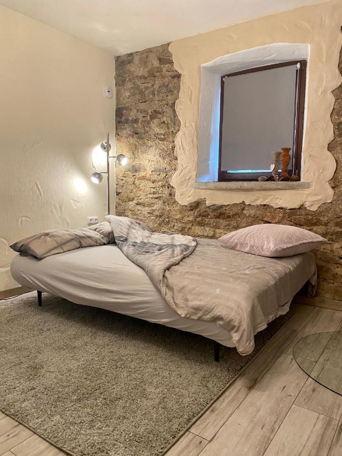 Eifelstein, Apartment Mit Whirlpool Und Ofen 克罗嫩堡 外观 照片